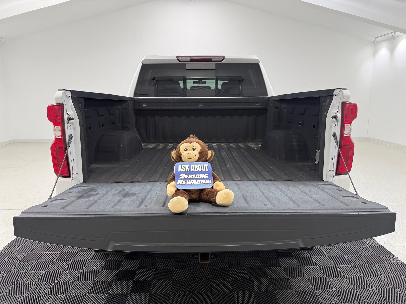 Used 2021 Chevrolet Silverado 1500 LT Trail Boss w/ Convenience Package II AWD/4WD image 9