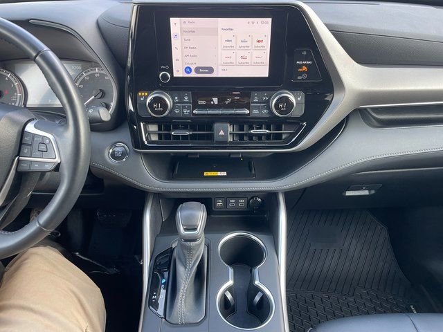 Used 2023 Toyota Highlander XLE image 28