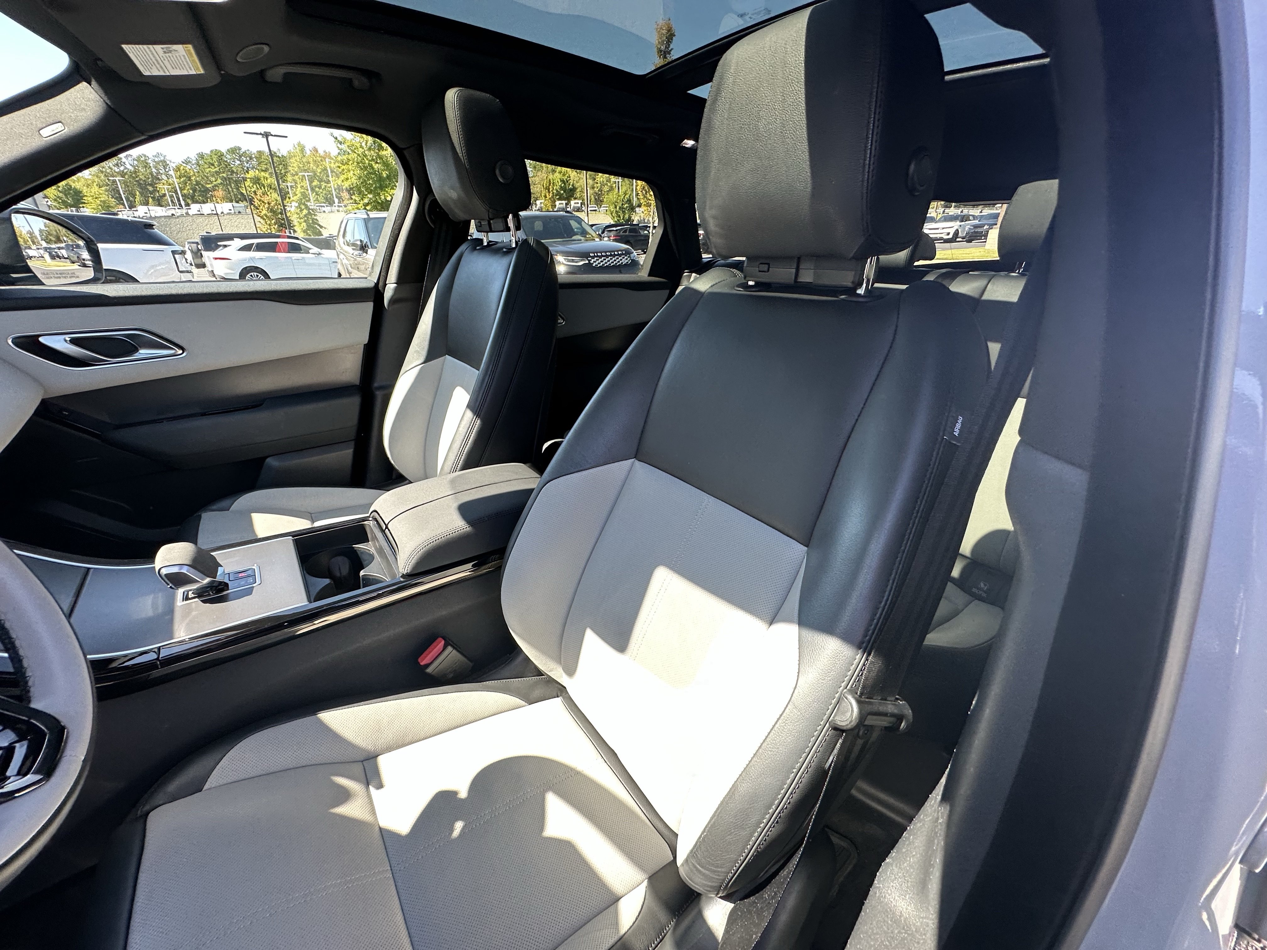 Certified 2024 Land Rover Range Rover Velar Dynamic SE AWD/4WD image 17
