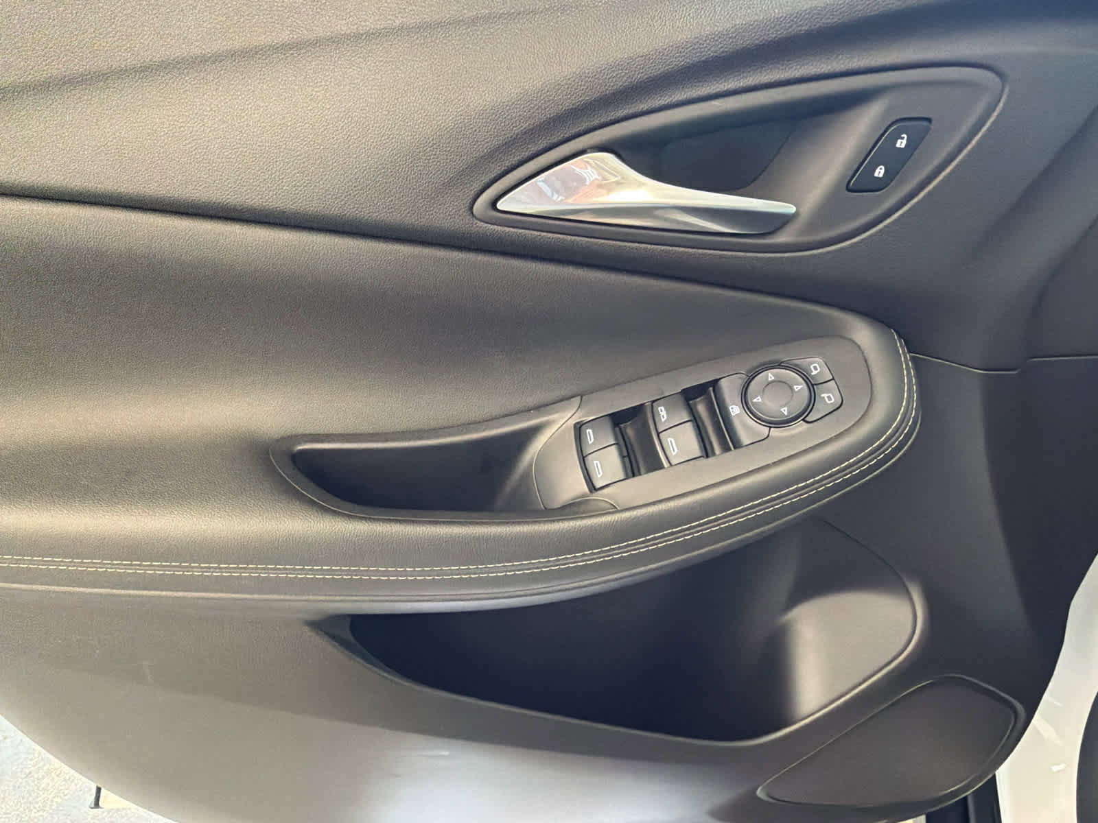 Used 2024 Buick Encore GX Sport Touring w/ Comfort Package image 18