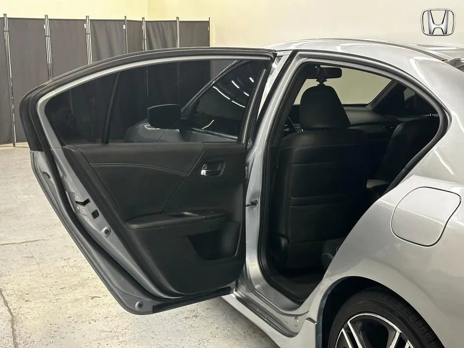 Used 2017 Honda Accord Sport image 17