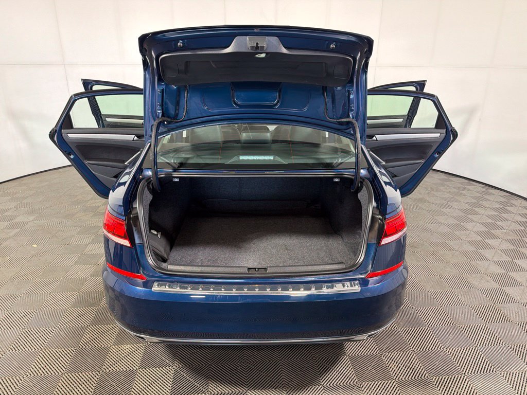 Certified 2022 Volkswagen Passat 2.0T SE FWD image 21