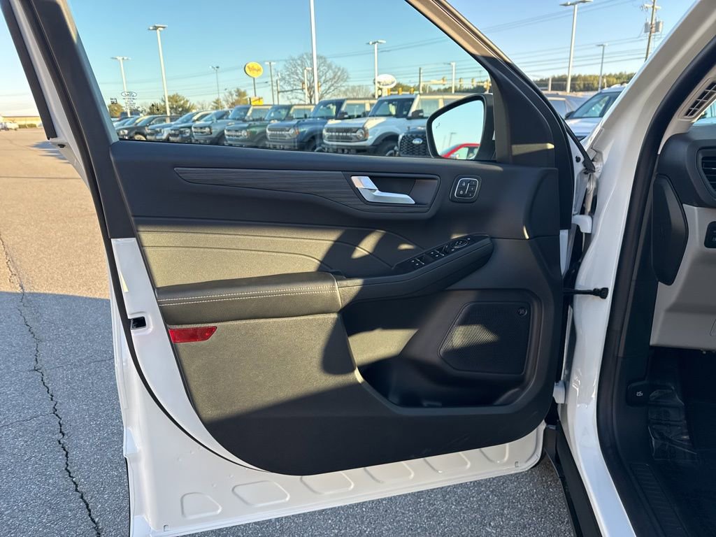 New 2025 Ford Escape SE w/ PHEV Premium Package image 13