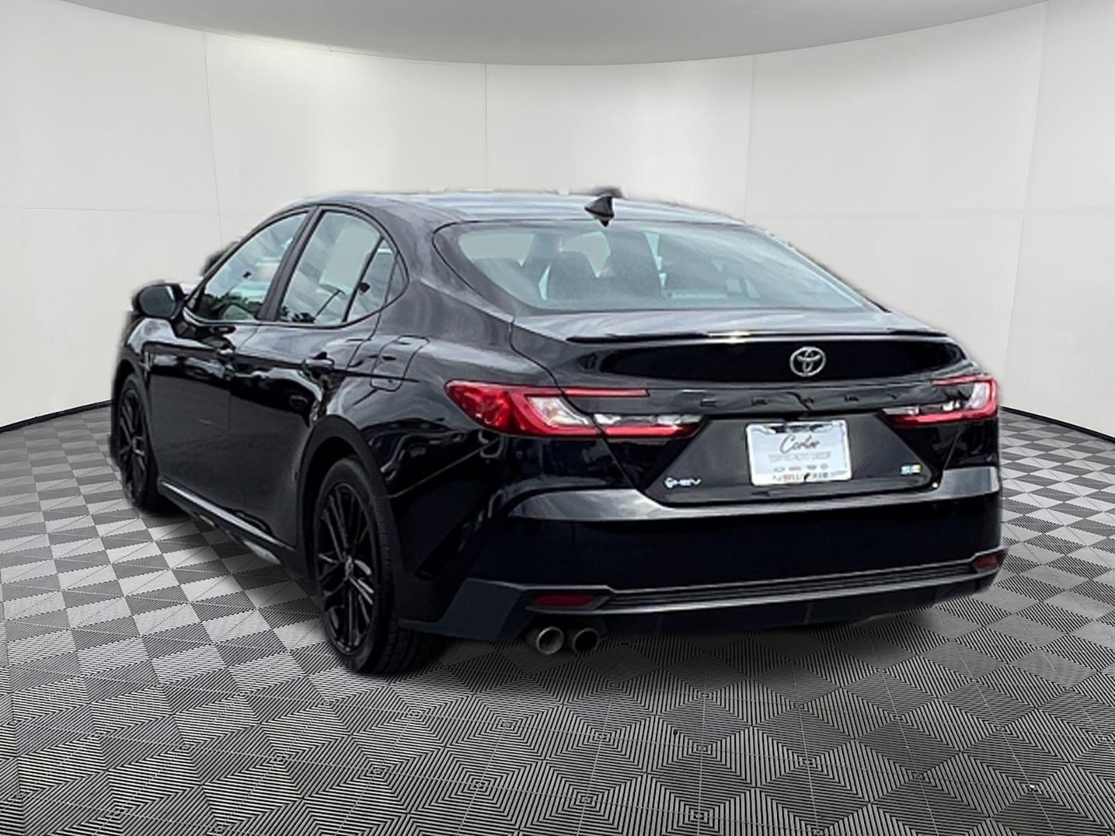 Used 2025 Toyota Camry SE FWD image 4