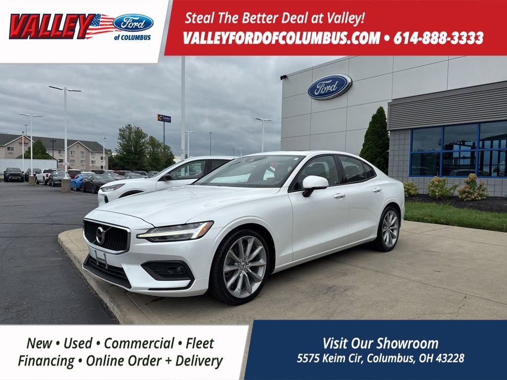 Used 2021 Volvo S60 T6 Momentum image 2