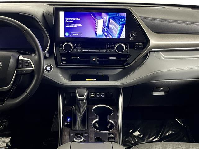 Used 2023 Toyota Highlander Limited image 15