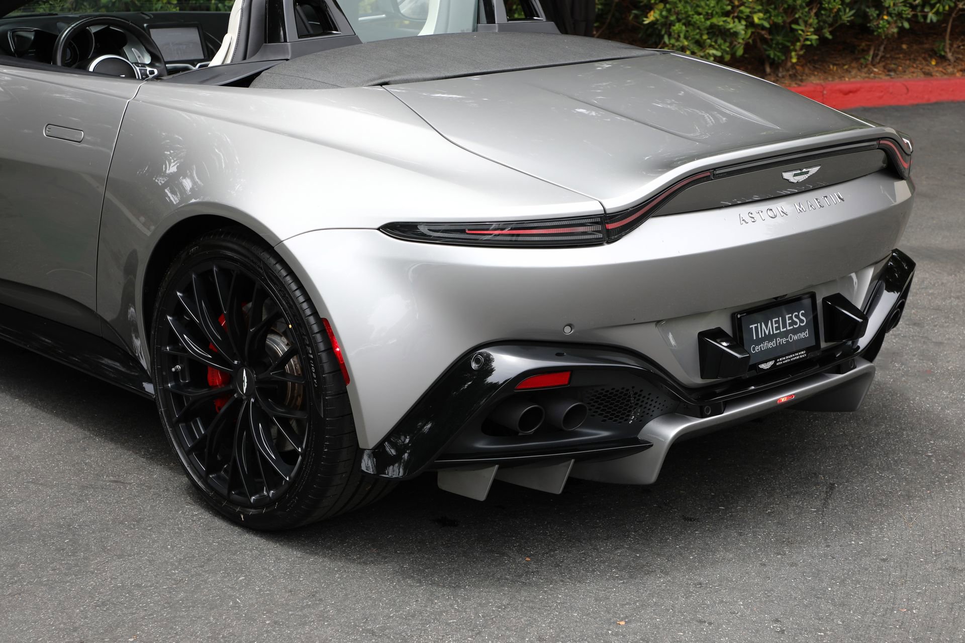 Used 2023 Aston Martin V8 Vantage Roadster RWD image 26