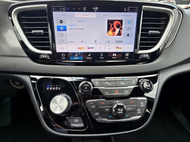 New 2026 Chrysler Pacifica Select image 11