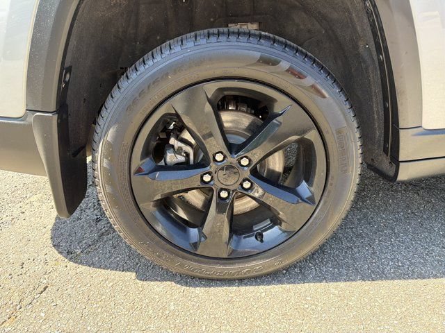 Certified 2025 Jeep Grand Cherokee L Limited w/ Luxury Tech Group II AWD/4WD image 19