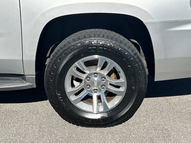 Used 2016 Chevrolet Suburban LT RWD image 13