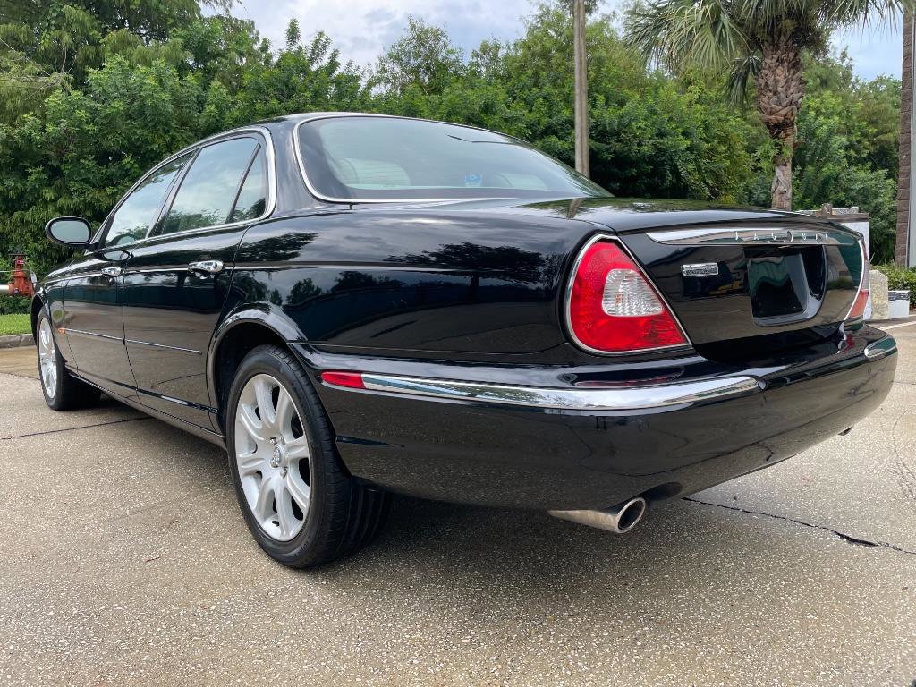 Used 2004 Jaguar XJ8 XJ8 Vanden Plas image 5