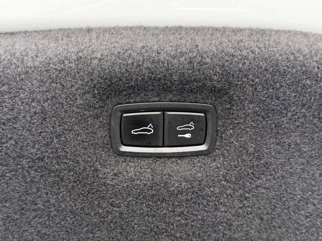 Certified 2022 Audi RS e-tron GT w/ Year 1 Package image 17