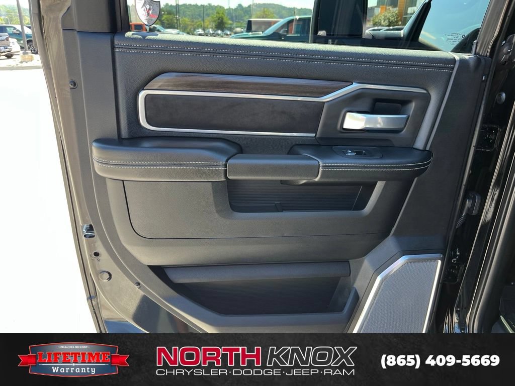 New 2026 RAM 2500 Laramie AWD/4WD image 18