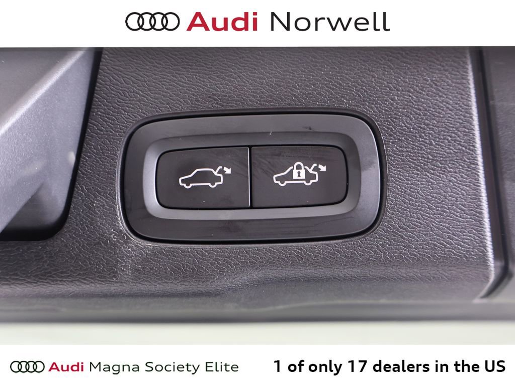 Used 2022 Volvo XC60 B5 Momentum w/ Climate Package image 16