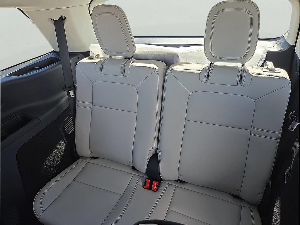 New 2026 Lincoln Aviator 2WD image 9