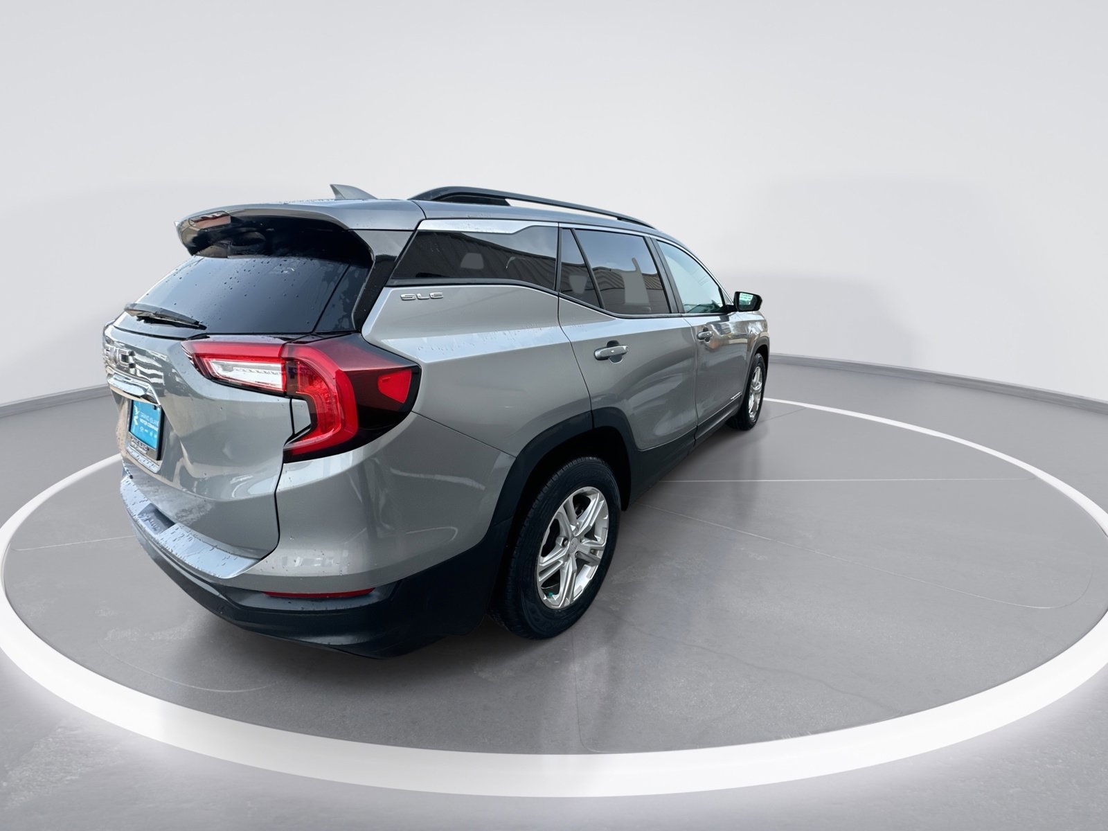 Used 2023 GMC Terrain SLE w/ Driver Convenience Package FWD image 8
