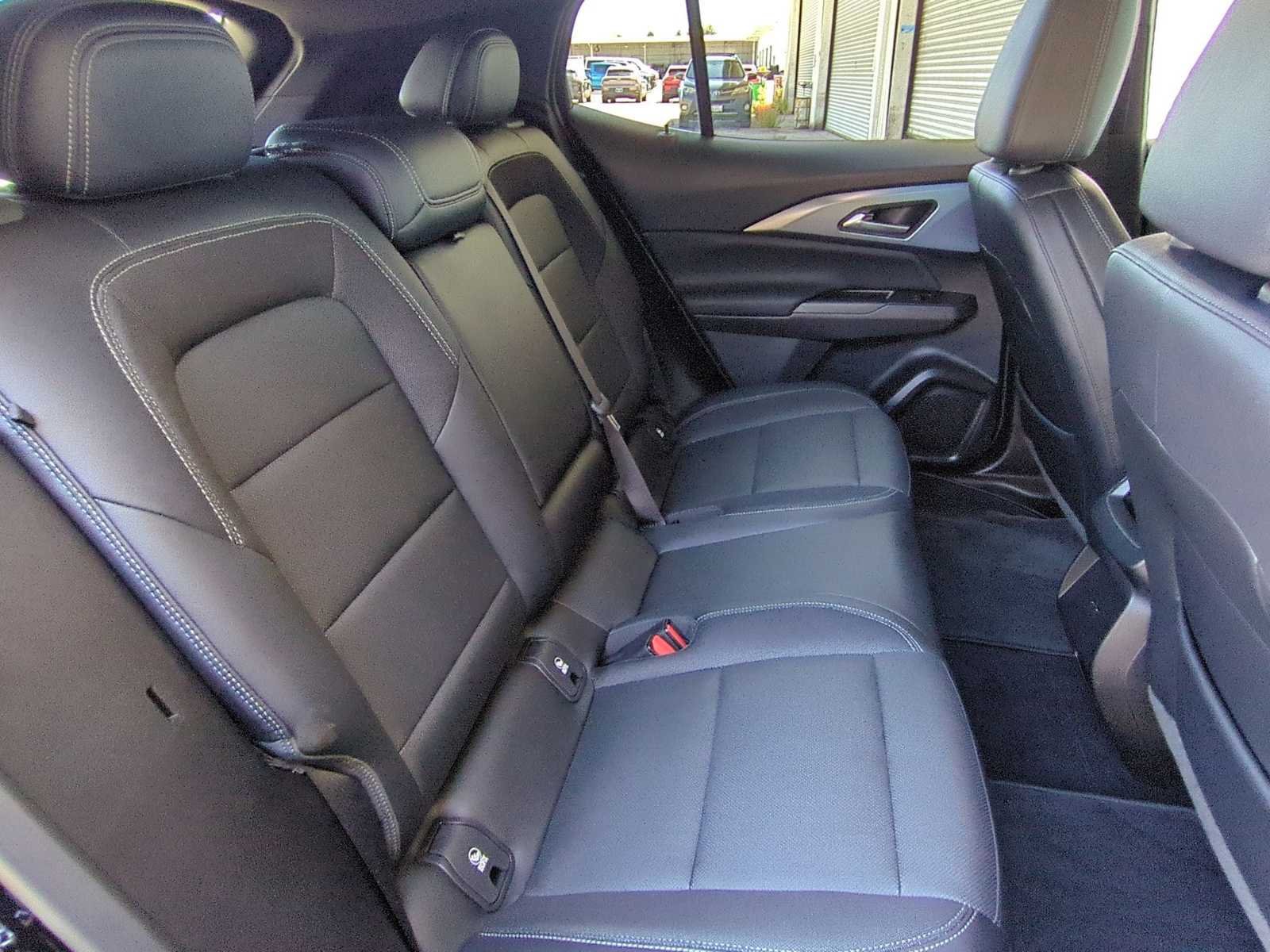 Used 2024 Chevrolet Equinox EV LT FWD image 26