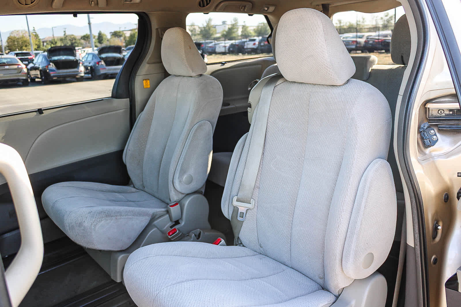 Used 2013 Toyota Sienna LE FWD image 18