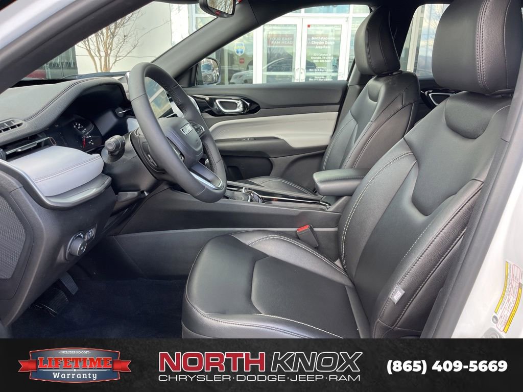 Used 2025 Jeep Compass Limited image 3