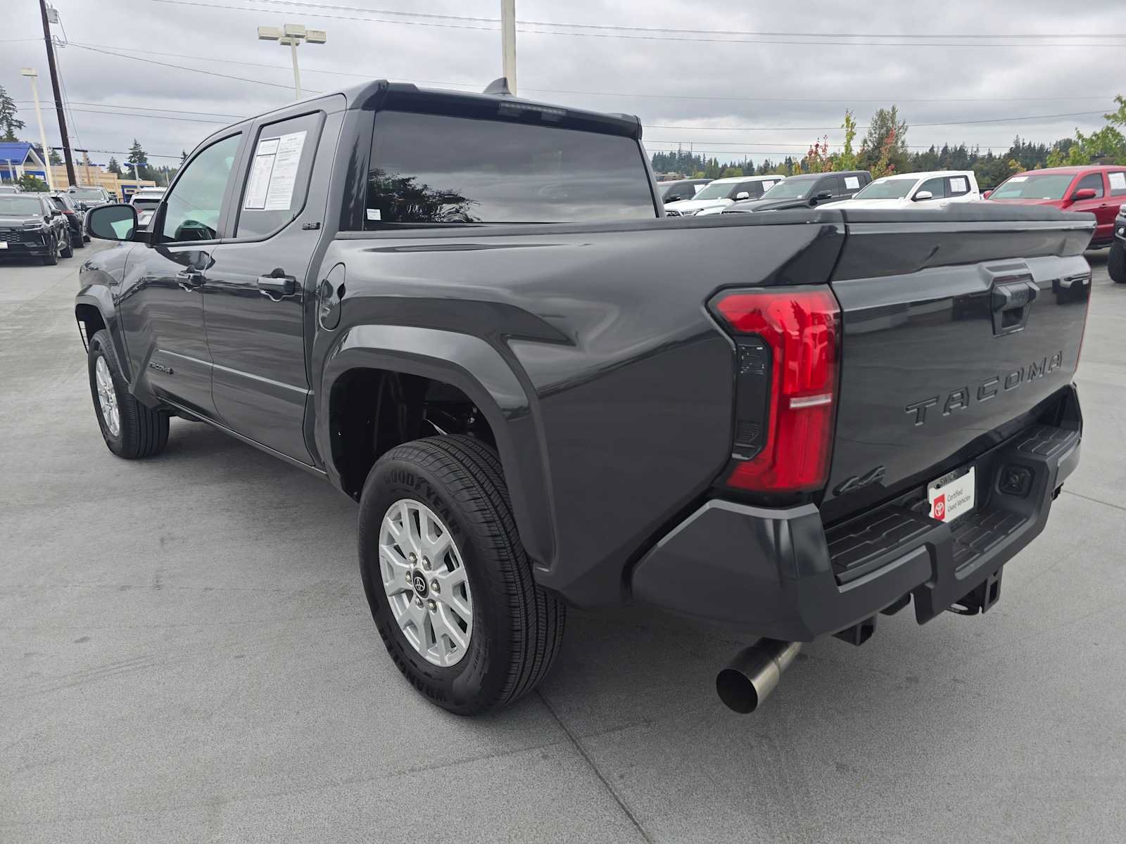 Used 2025 Toyota Tacoma SR5 AWD/4WD image 5
