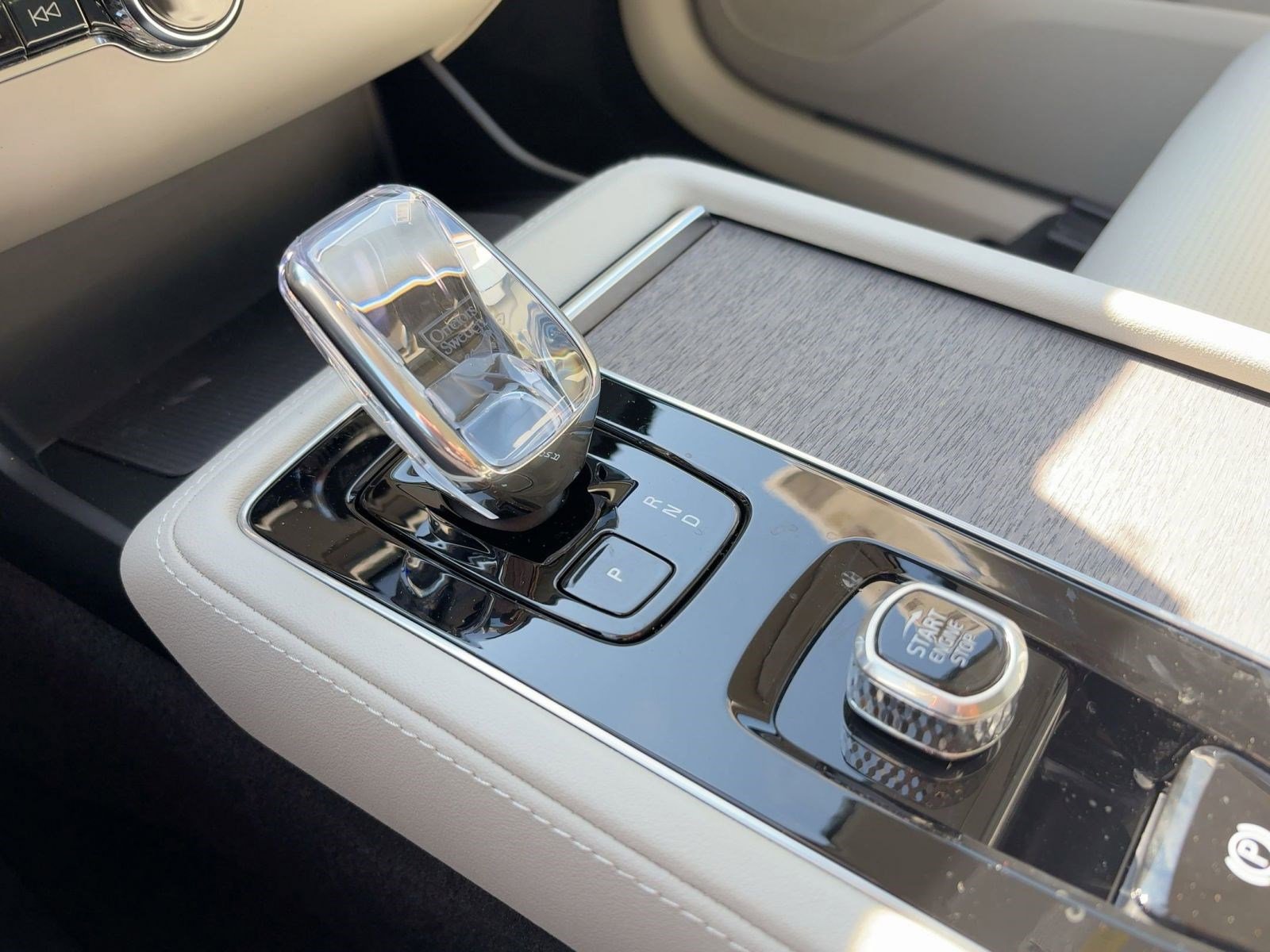 New 2026 Volvo XC90 B6 Ultra w/ Protection Package image 18