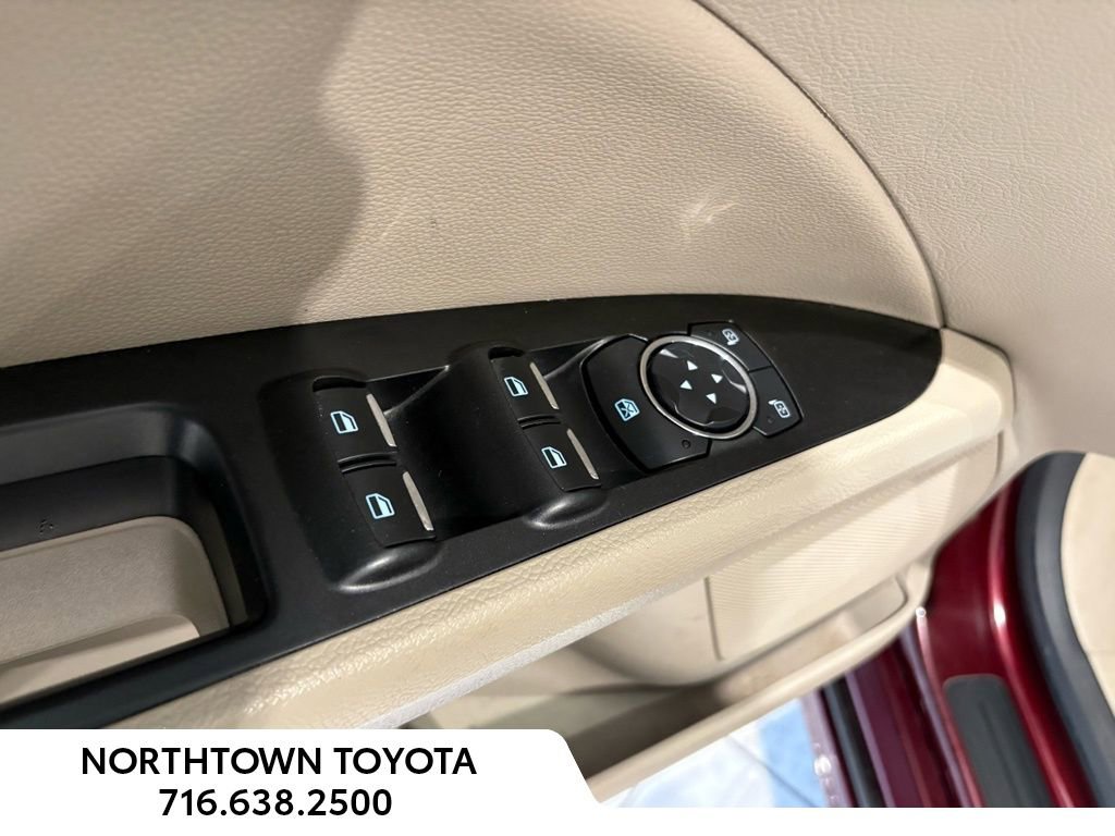 Used 2017 Ford Fusion SE FWD image 28