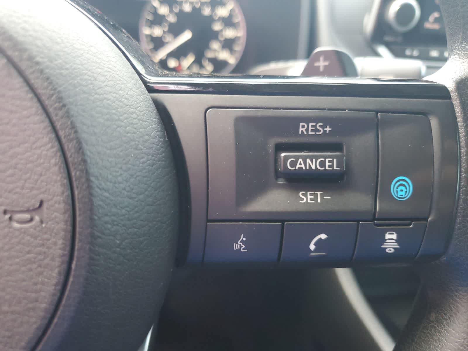 Used 2023 Nissan Rogue SV AWD/4WD image 18