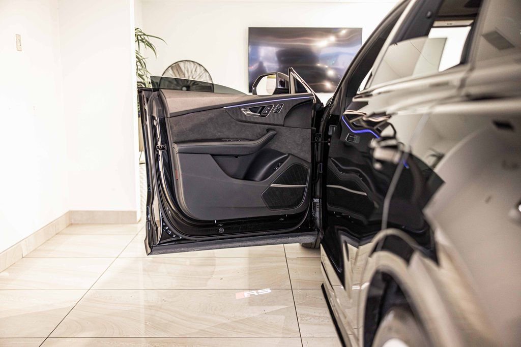 Used 2022 Audi RS Q8 w/ Carbon Optic Package image 33
