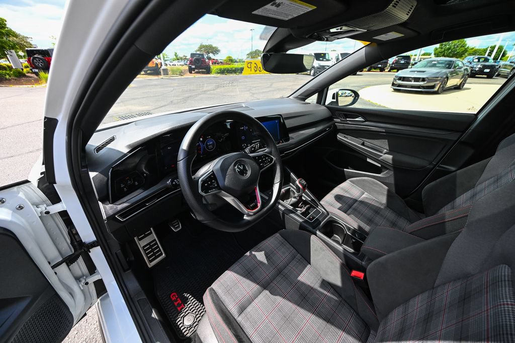 Used 2022 Volkswagen GTI SE FWD image 17