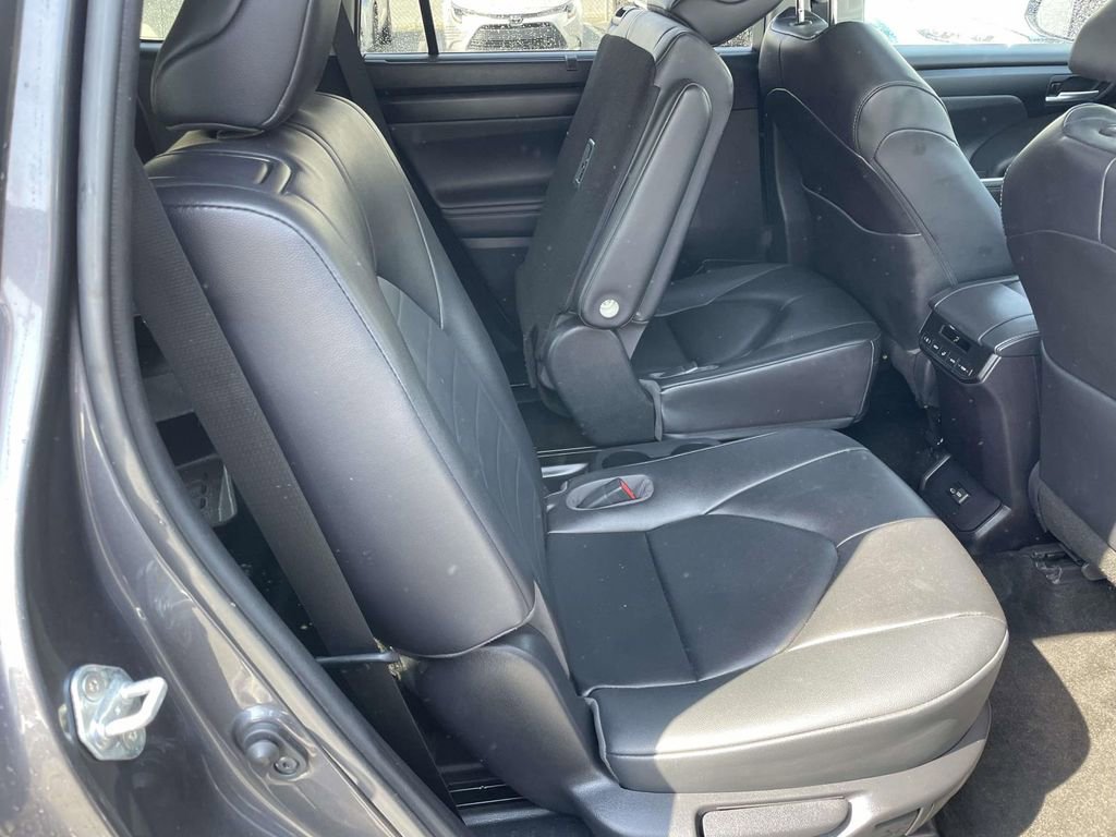 Used 2023 Toyota Highlander XLE image 46