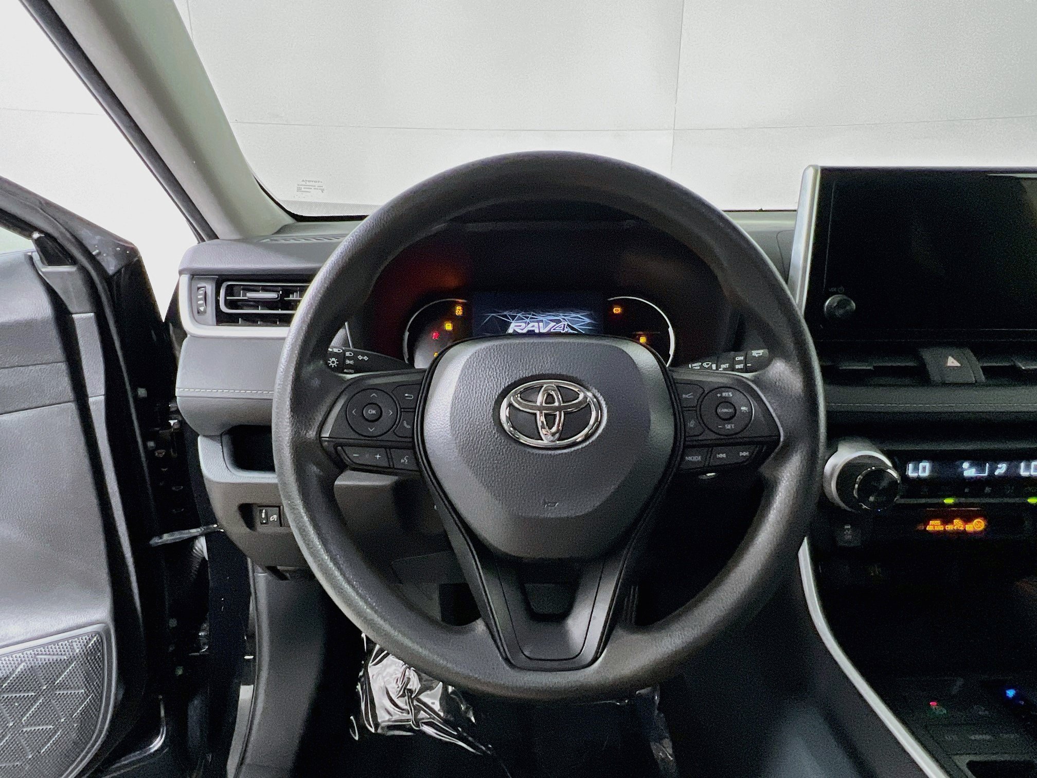 Used 2025 Toyota RAV4 XLE FWD image 17