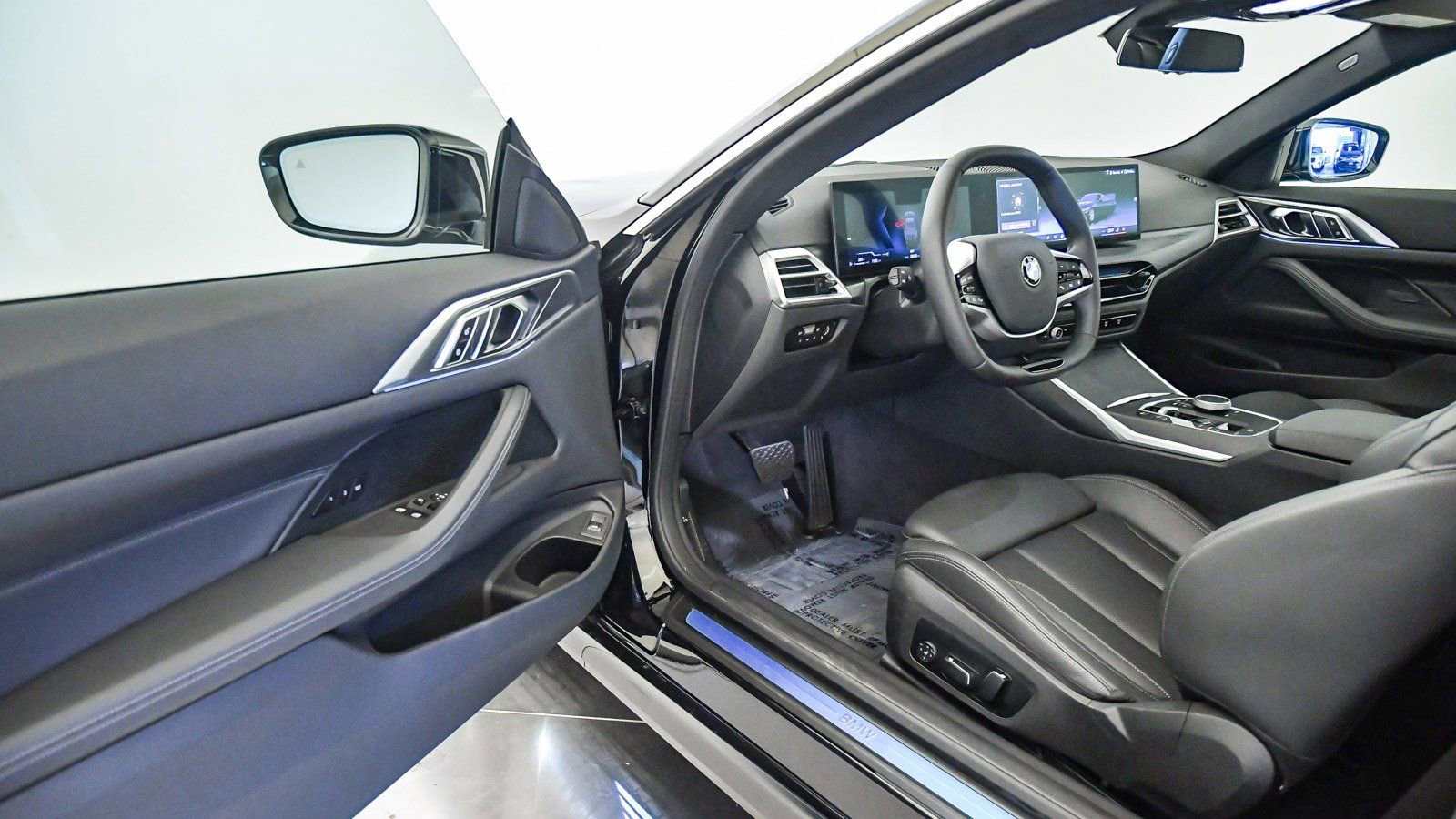 Used 2025 BMW 430i Coupe w/ Convenience Package RWD image 20