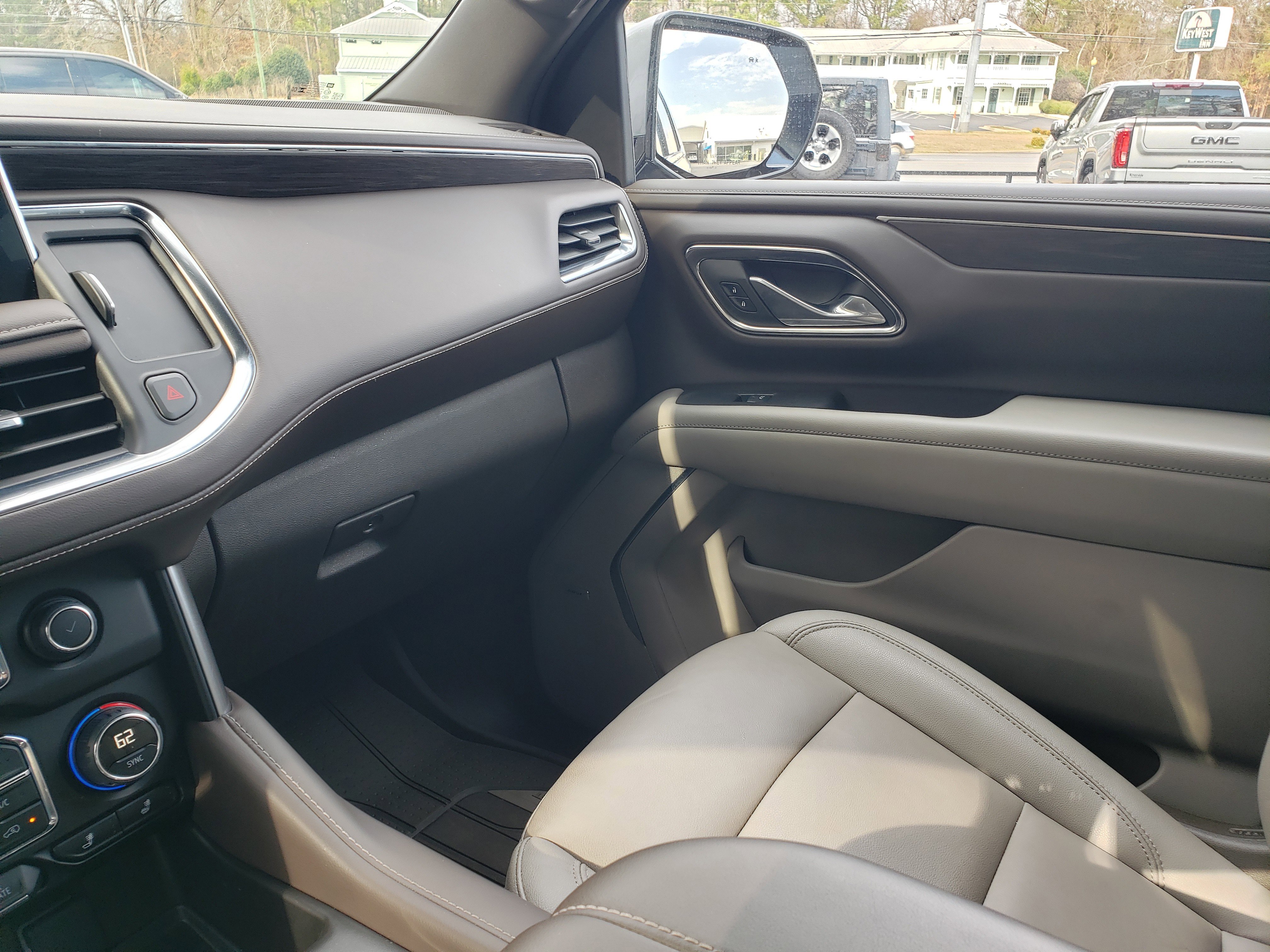 Used 2024 Chevrolet Tahoe LT w/ Luxury Package image 23