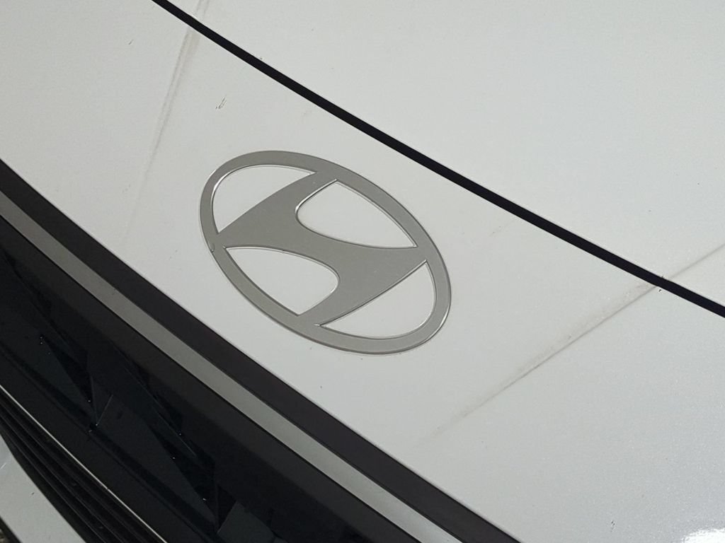 Used 2025 Hyundai Elantra SE FWD image 13