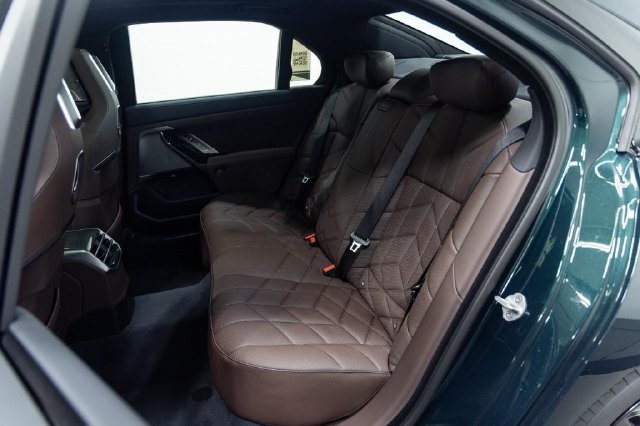 New 2027 BMW 740i xDrive w/ Executive Package AWD/4WD image 31