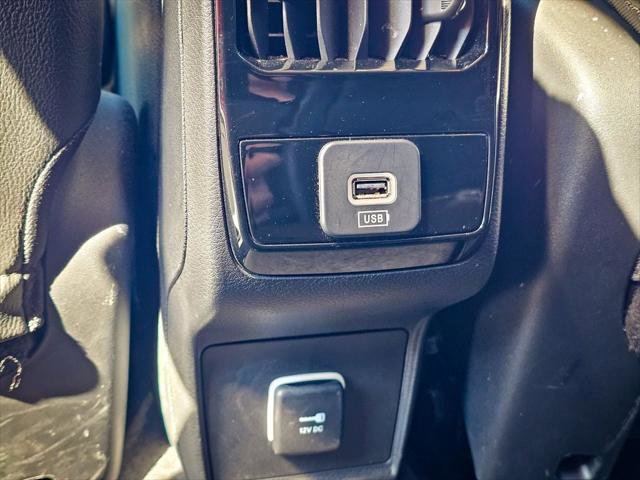 Certified 2022 Jeep Compass Limited image 32