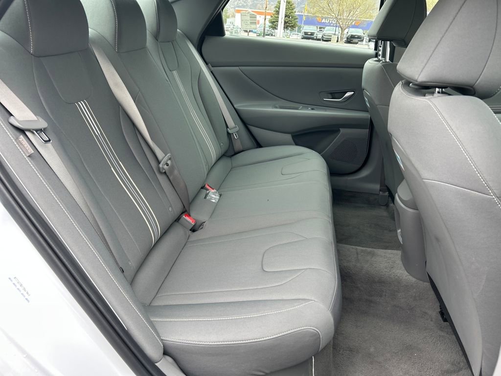 Used 2025 Hyundai Elantra SEL image 17