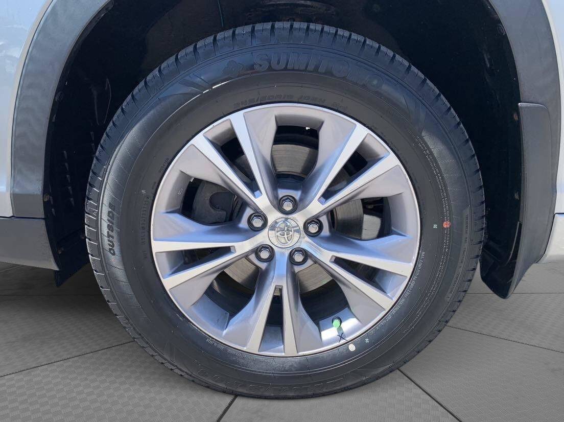 Used 2015 Toyota Highlander Plus AWD/4WD image 9