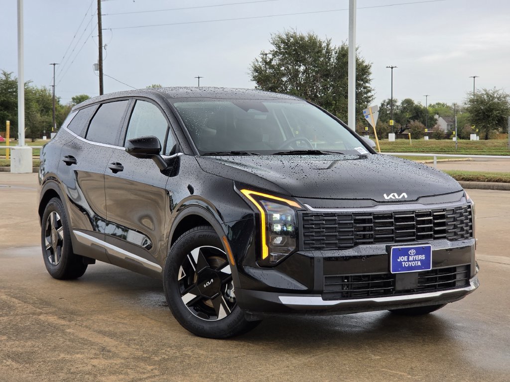 Used 2026 Kia Sportage LX FWD image 2