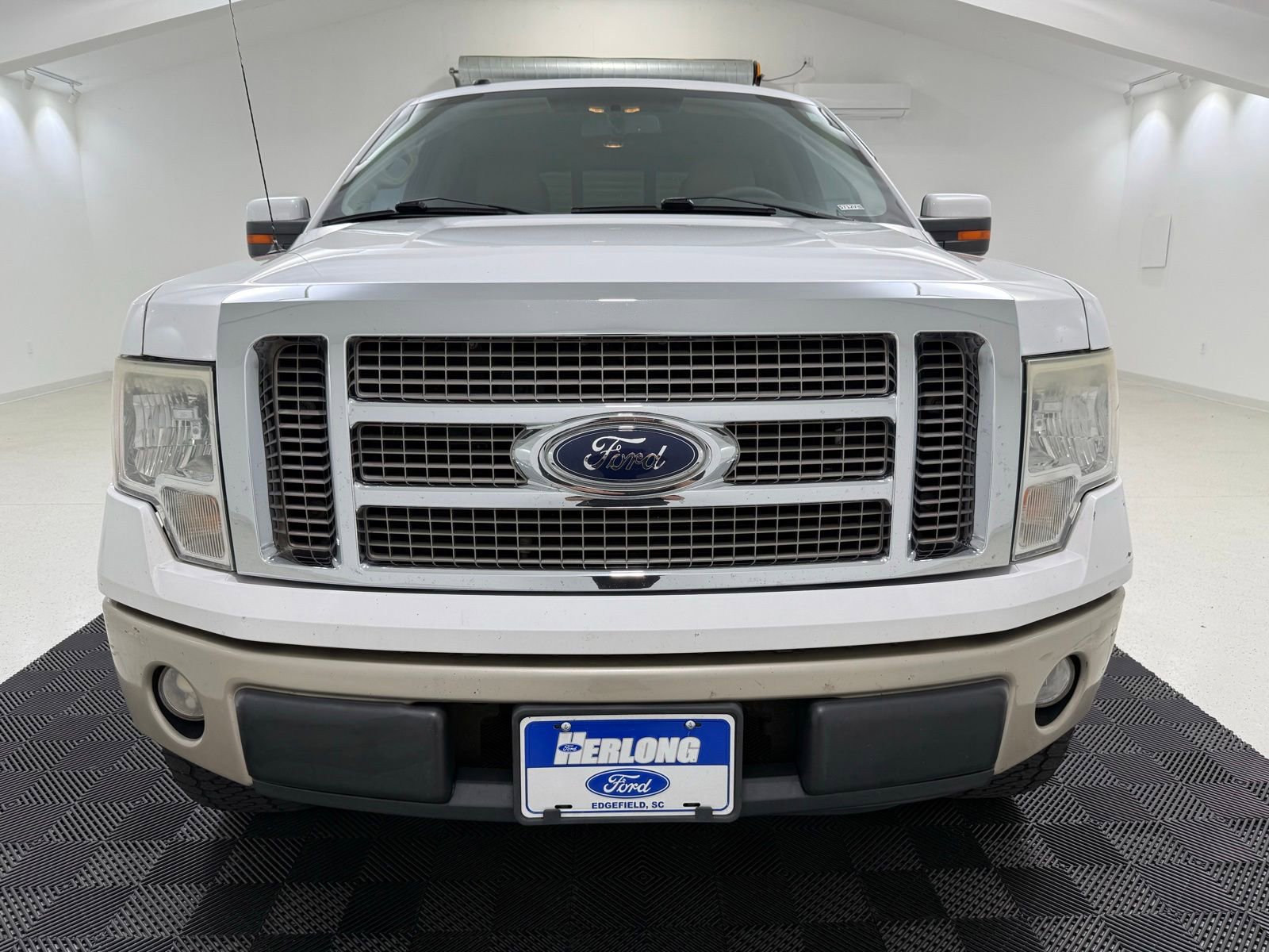 Used 2010 Ford F150 Lariat RWD image 2