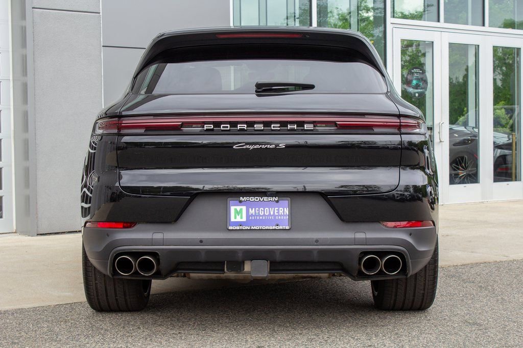 Used 2024 Porsche Cayenne S w/ Premium Package image 9