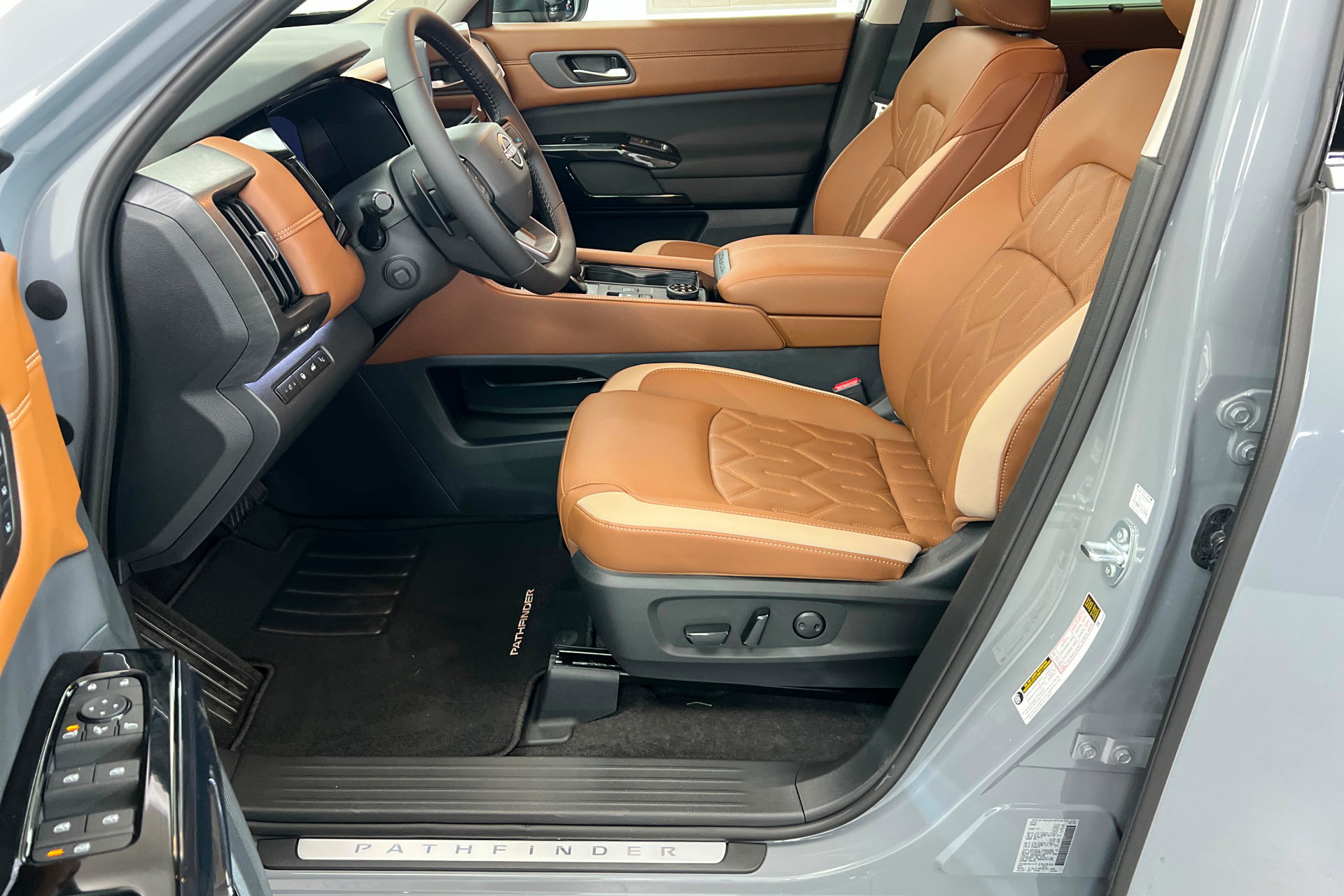 New 2026 Nissan Pathfinder Platinum w/ Cargo Package AWD/4WD image 17
