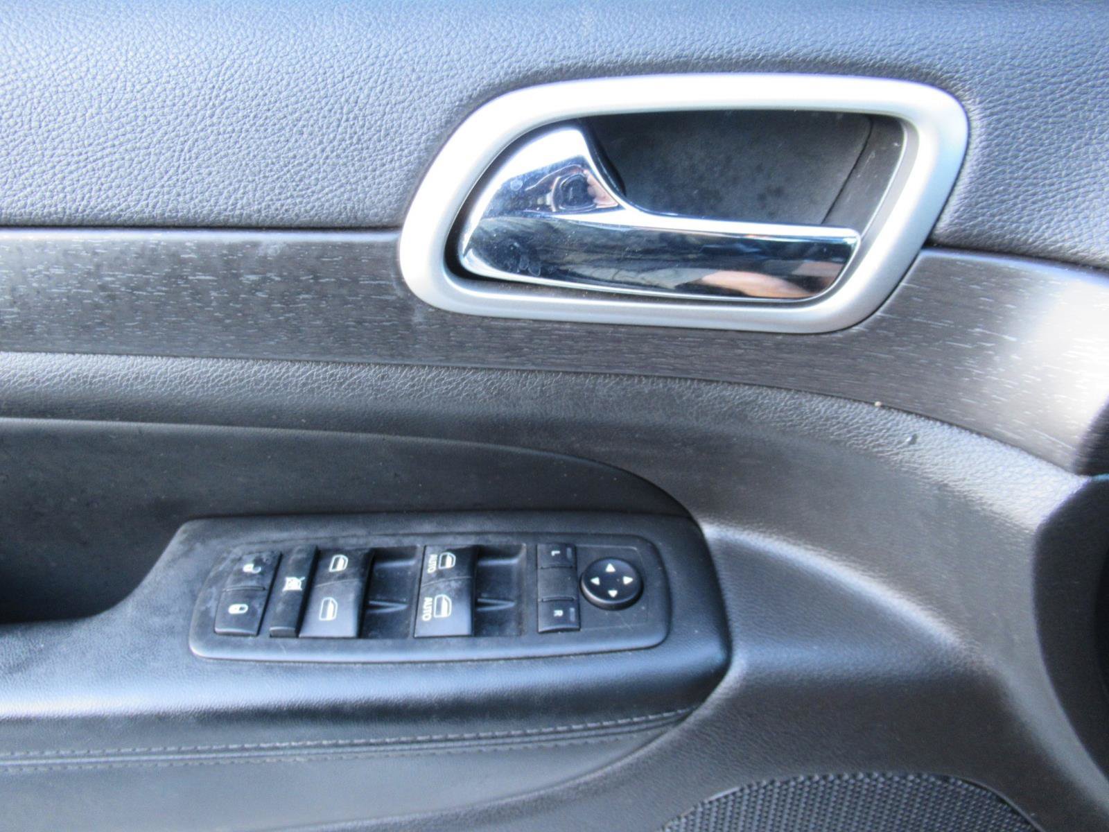 Used 2018 Jeep Grand Cherokee Altitude RWD image 21
