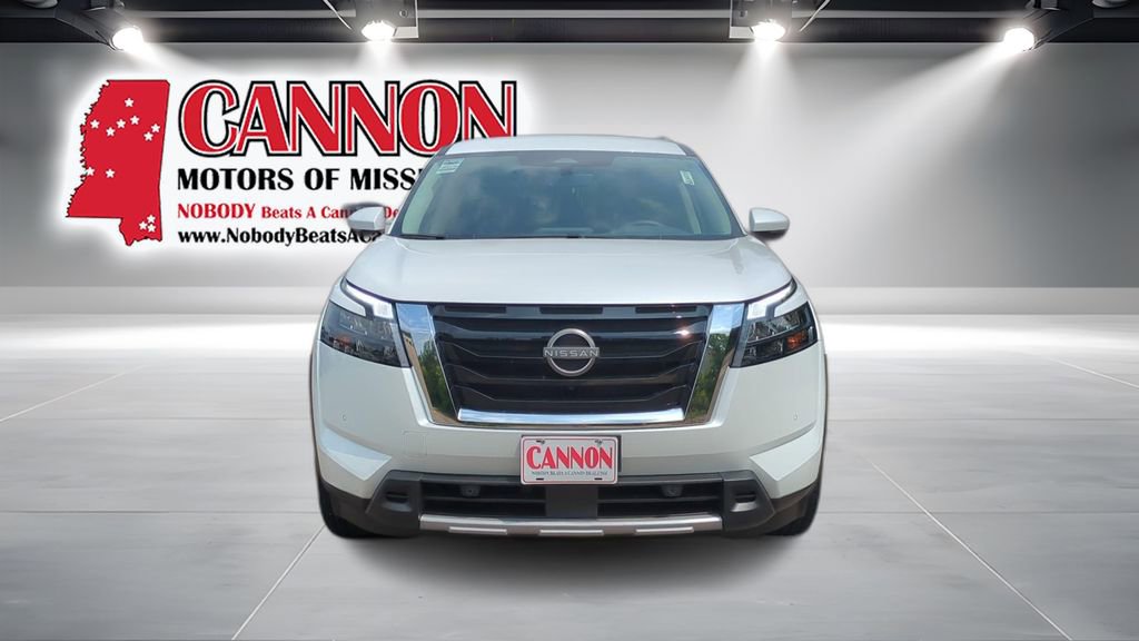 Used 2025 Nissan Pathfinder SL FWD image 2