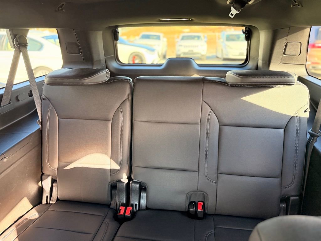 Used 2023 Chevrolet Suburban Z71 w/ Luxury Package image 19