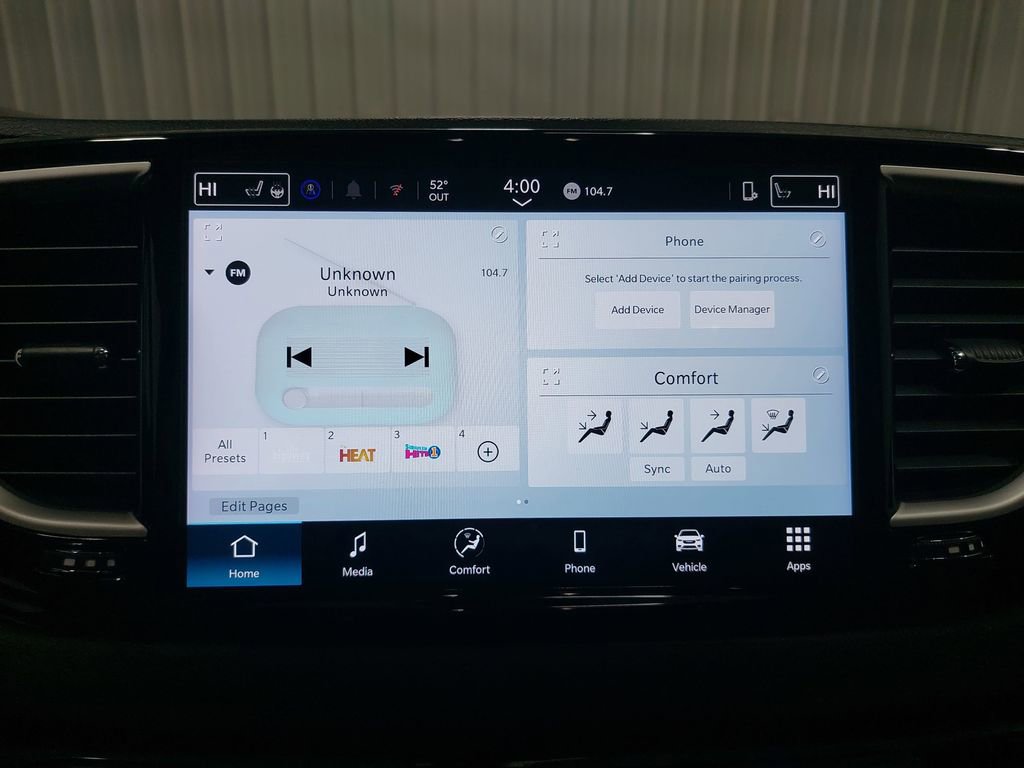 Used 2025 Chrysler Pacifica Select image 24