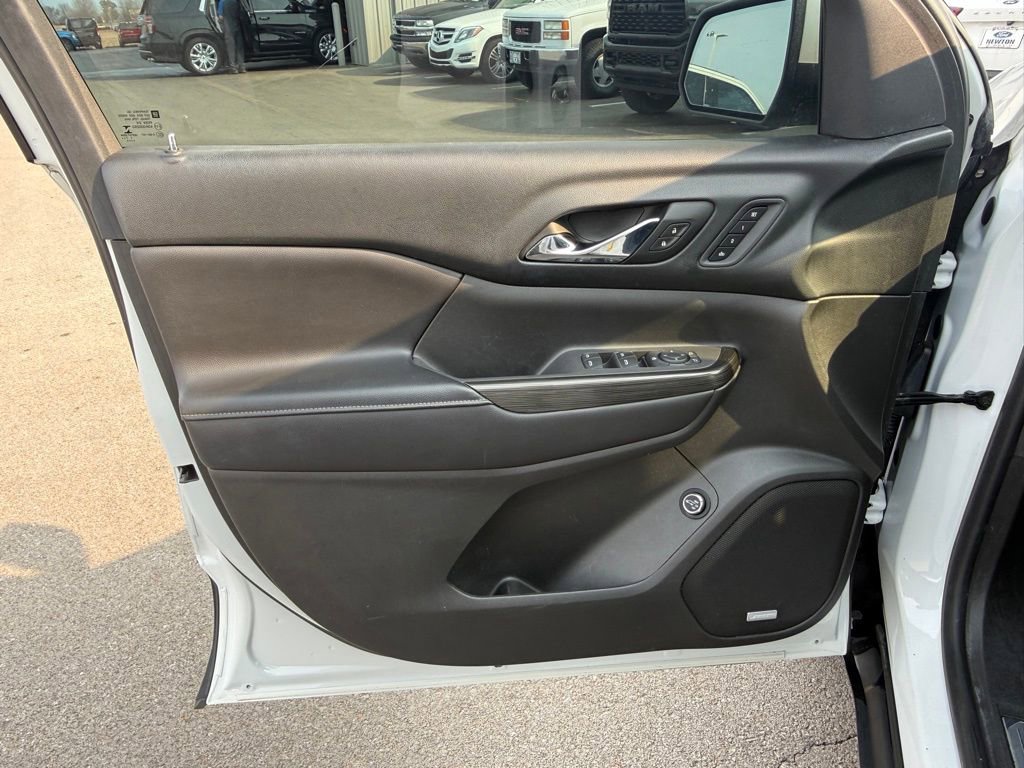 Used 2018 GMC Acadia SLT w/ LPO, Floor Liner Package image 9