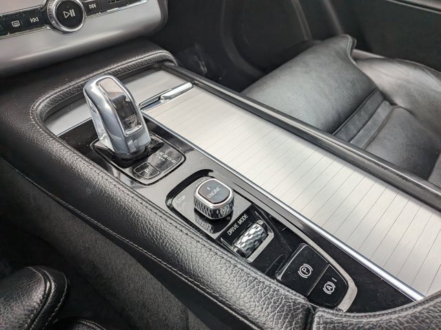 Used 2016 Volvo XC90 T8 Momentum w/ Vision Package image 11