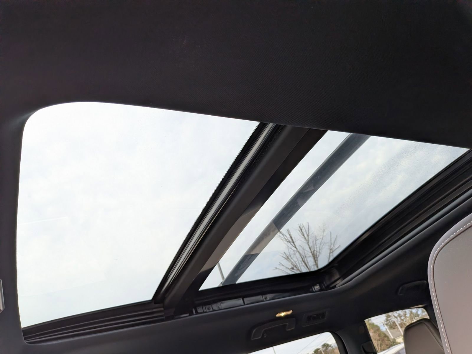 Used 2025 Nissan Armada Platinum Reserve image 27