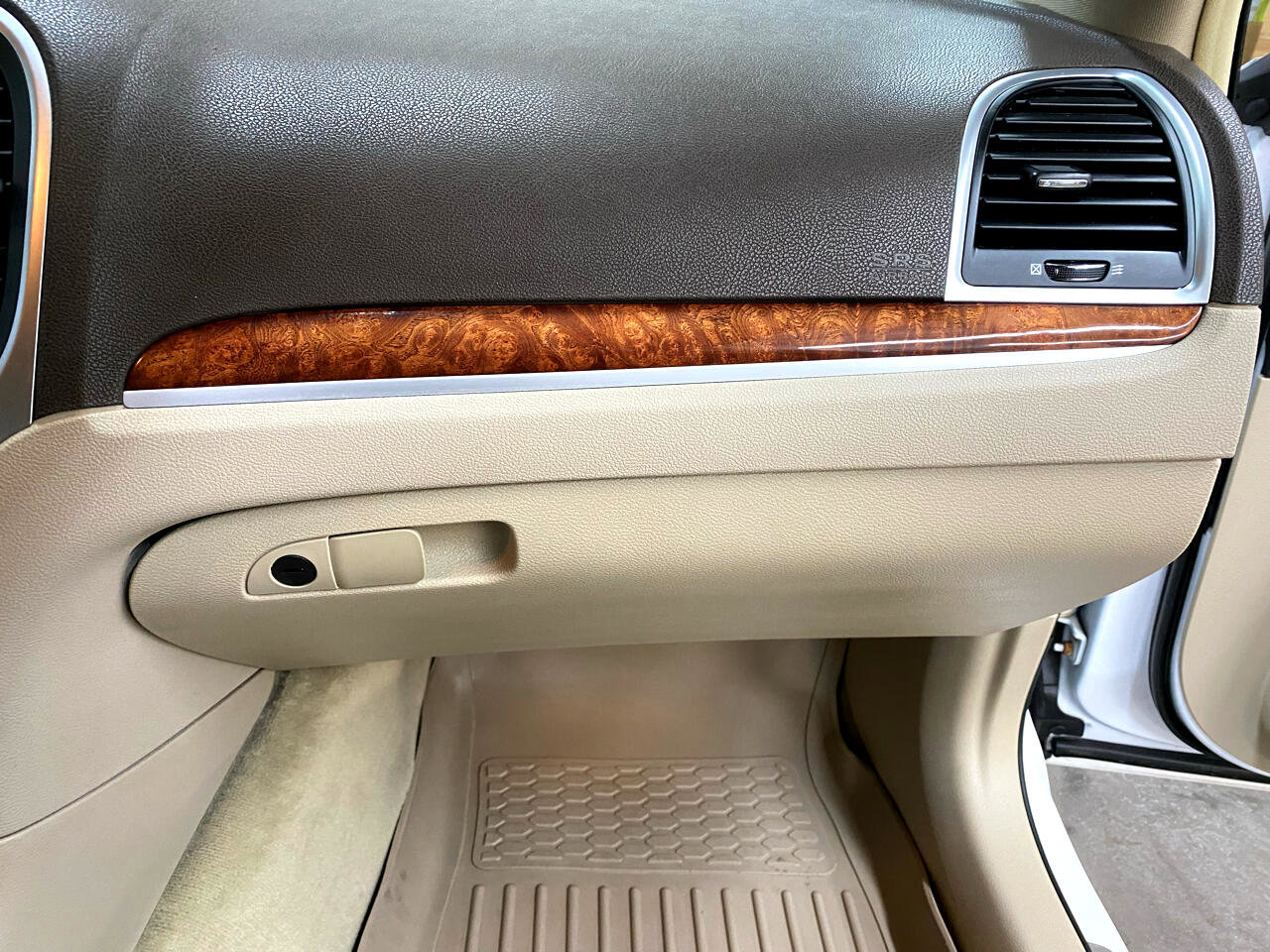 Used 2011 Chrysler 300 Limited w/ Luxury Group image 25